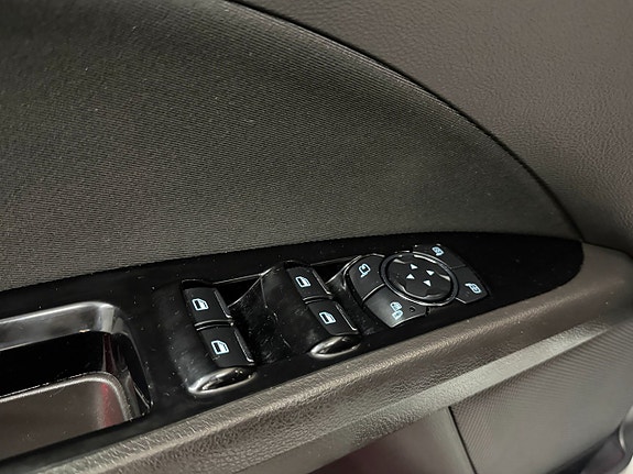 Ford Mondeo 13 of 16