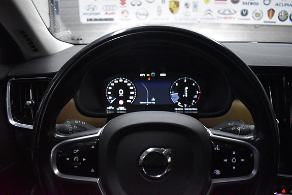 Volvo S90 13 of 23