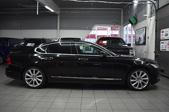 Volvo S90 2 of 23