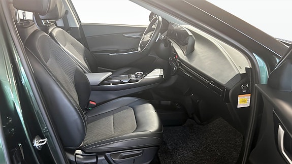 Kia EV6 3 of 9