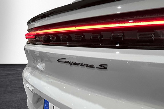 Porsche Cayenne Coupe 6 of 17