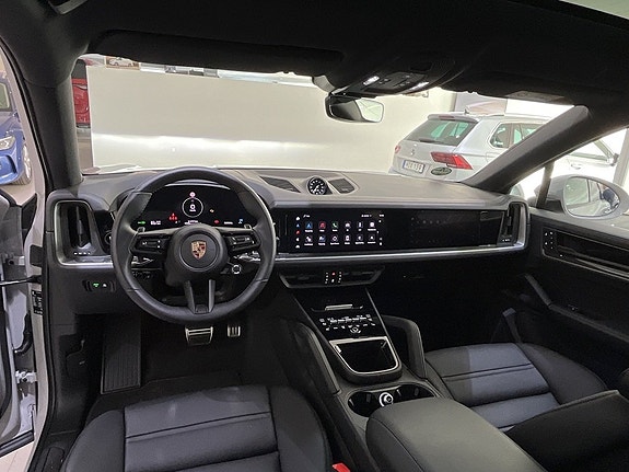 Porsche Cayenne Coupe 14 of 17