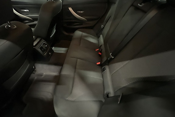 BMW 320d 9 of 12