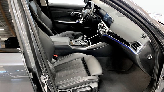 BMW 320 3 of 9