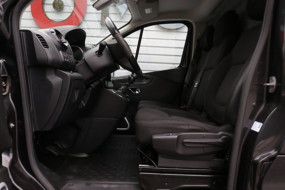 Opel Vivaro 12 of 30