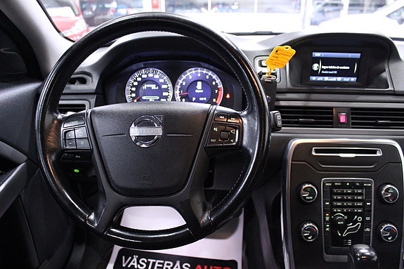 Volvo V70 11 of 26