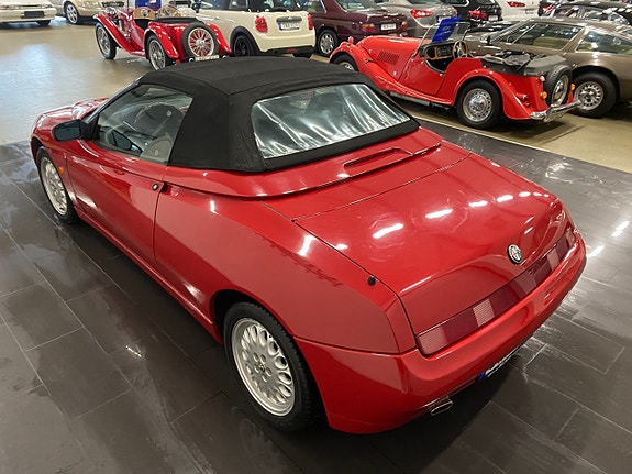 Alfa Romeo Spider 10 of 24
