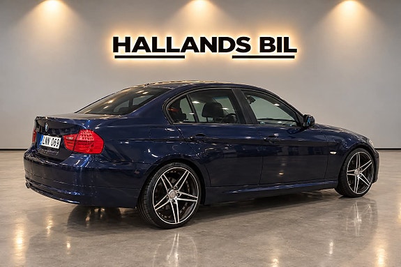 BMW 320d 3 of 5