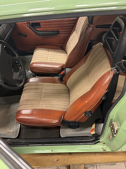 Volvo 242 2 of 3