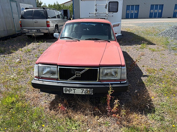 Volvo 245 3 of 6