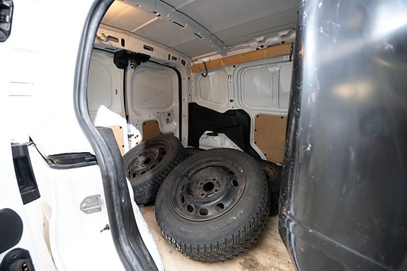 Ford Transit Courier 18 of 19