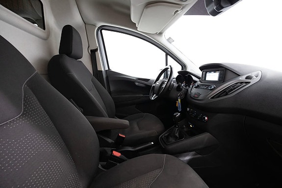 Ford Transit Courier 13 of 19