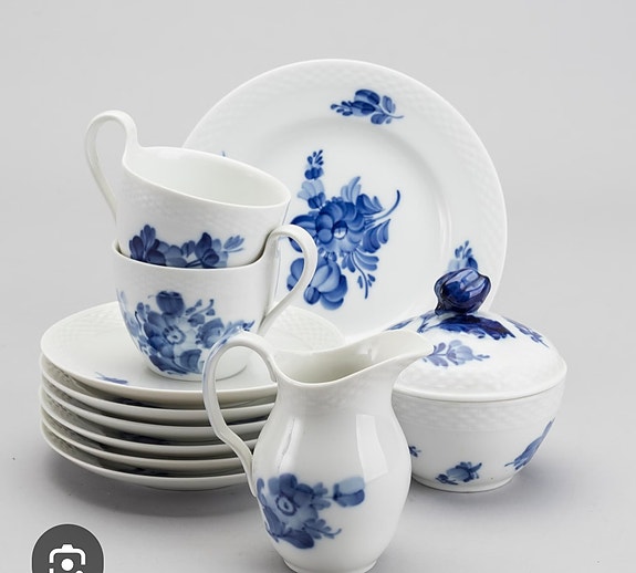 Royal Copenhagen porslin med blå blommor