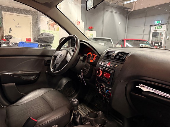 Kia Picanto 15 of 16