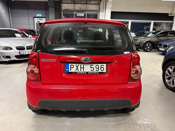 Kia Picanto 7 of 16