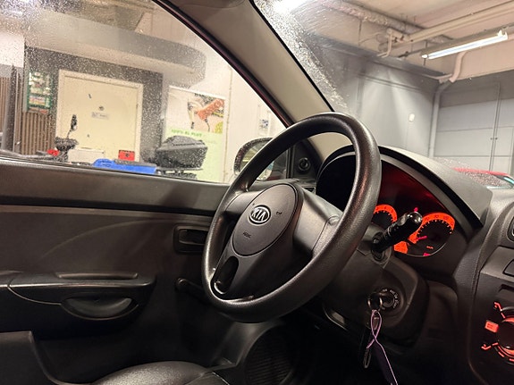 Kia Picanto 16 of 16