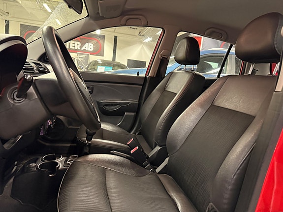 Kia Picanto 13 of 16