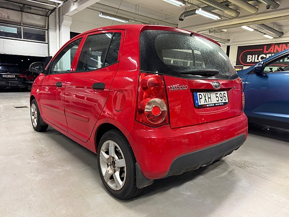 Kia Picanto 8 of 16