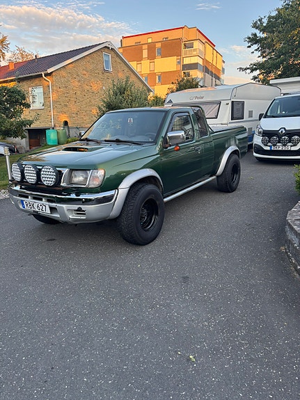 Nissan King Cab 2 of 4