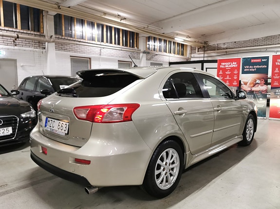 Mitsubishi Lancer 3 of 17