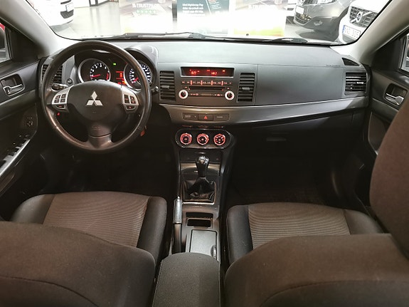 Mitsubishi Lancer 15 of 17