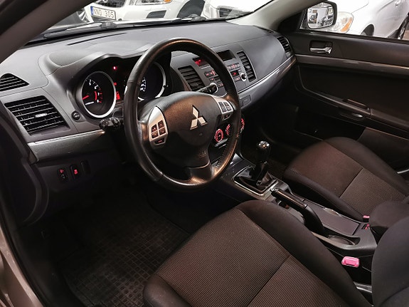 Mitsubishi Lancer 7 of 17