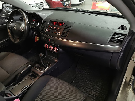 Mitsubishi Lancer 10 of 17