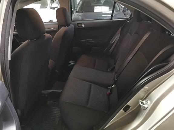 Mitsubishi Lancer 11 of 17
