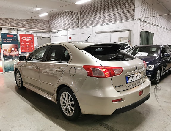Mitsubishi Lancer 4 of 17