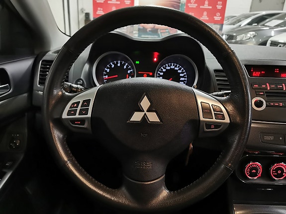 Mitsubishi Lancer 14 of 17