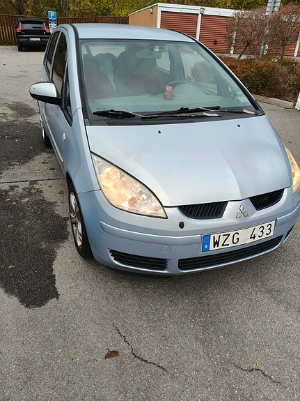 Mitsubishi Colt 2 of 8
