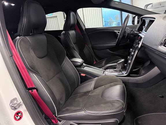 Volvo V40 27 of 30