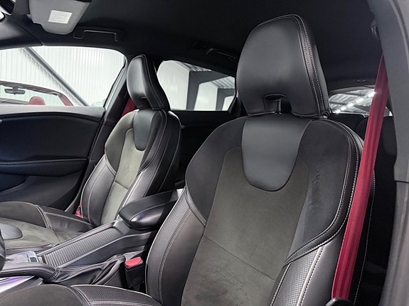 Volvo V40 11 of 30