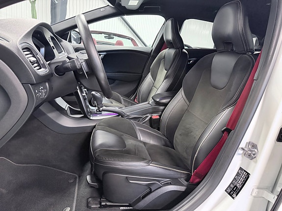 Volvo V40 10 of 30