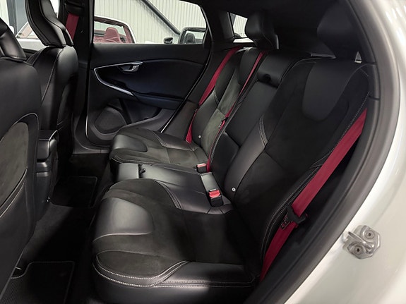 Volvo V40 13 of 30
