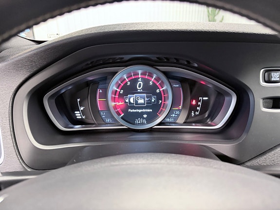 Volvo V40 25 of 30