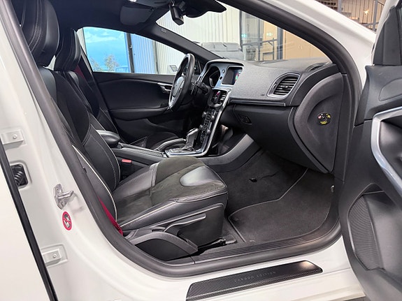 Volvo V40 26 of 30