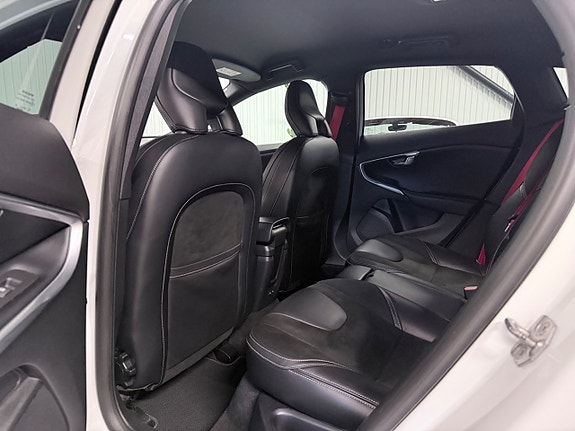 Volvo V40 12 of 30