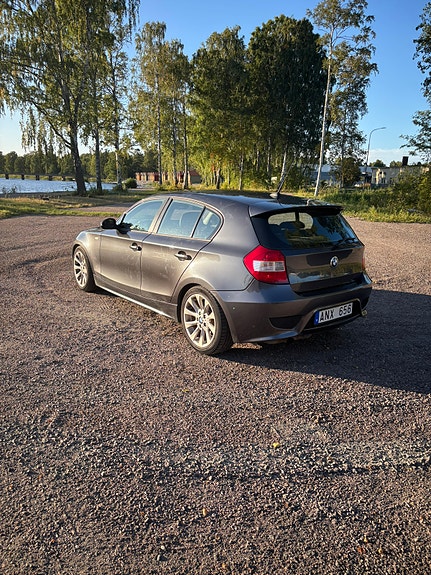 BMW 120i 2 of 6