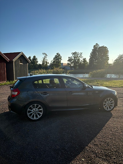 BMW 120i 4 of 6