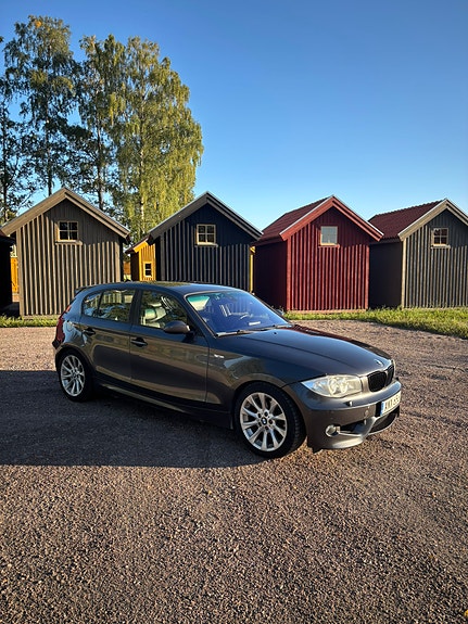 BMW 120i 3 of 6