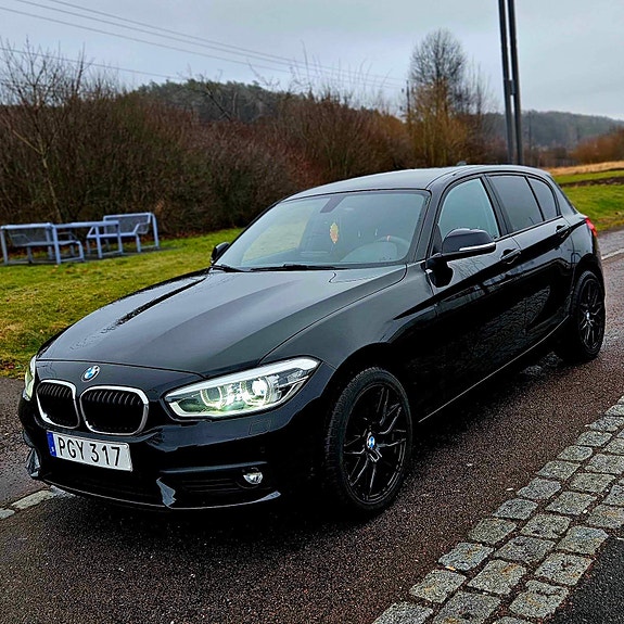 BMW 120d 2 of 5