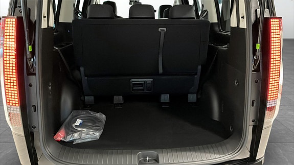 Hyundai Staria 10 of 13
