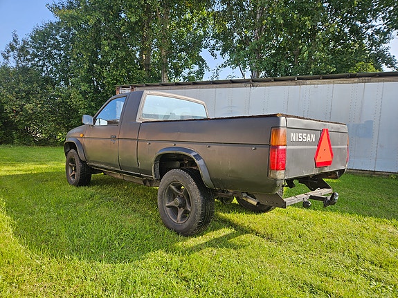 Nissan King Cab 4 of 15
