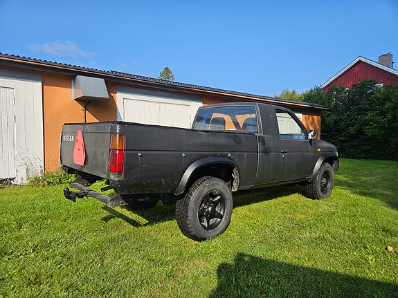Nissan King Cab 3 of 15