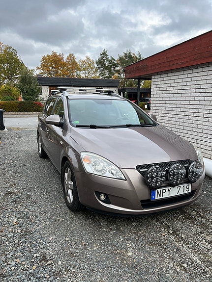 Kia Ceed 2 of 5