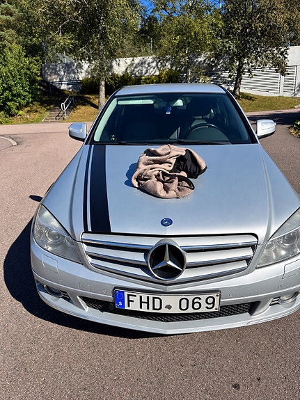 Mercedes-Benz C280 4 of 6