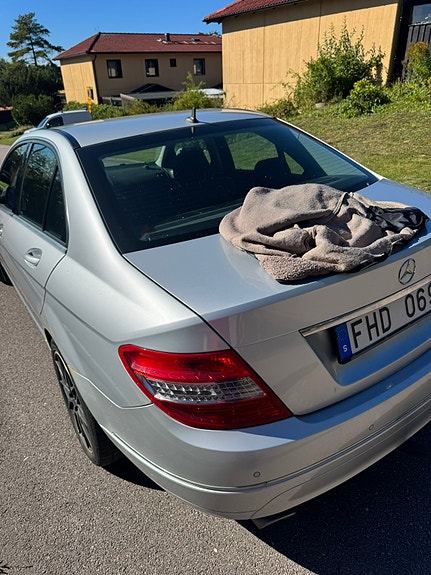 Mercedes-Benz C280 5 of 6