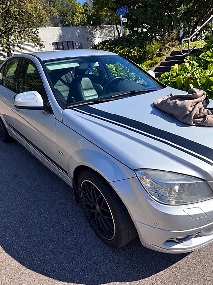 Mercedes-Benz C280 3 of 6