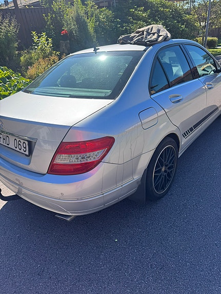 Mercedes-Benz C280 6 of 6
